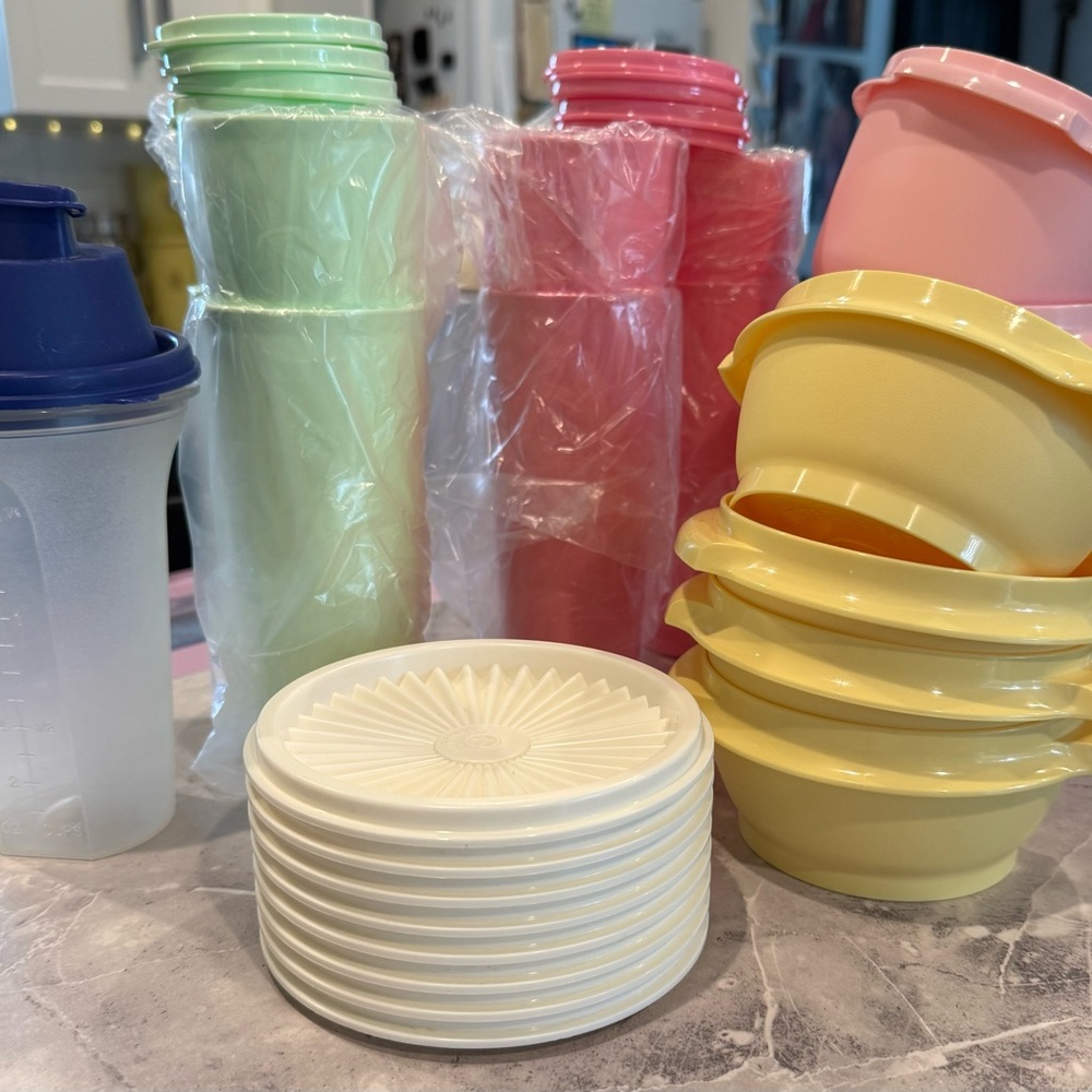 Colorful Tupperware bundle